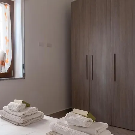 Casa Dei Lecci - קאלה גונונה