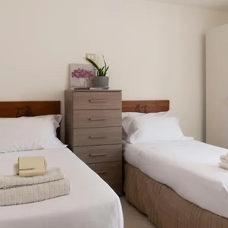 Casa Dei Lecci - דירה