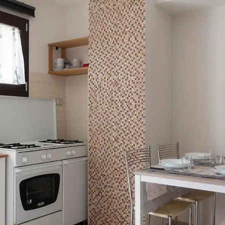 Casa Dei Lecci - קאלה גונונה