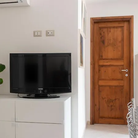 Casa Dei Lecci - דירה